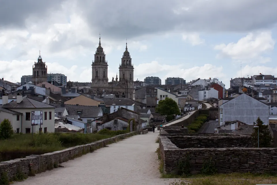 Muralla romana y casco histórico de Lugo para una escapada de Samaín