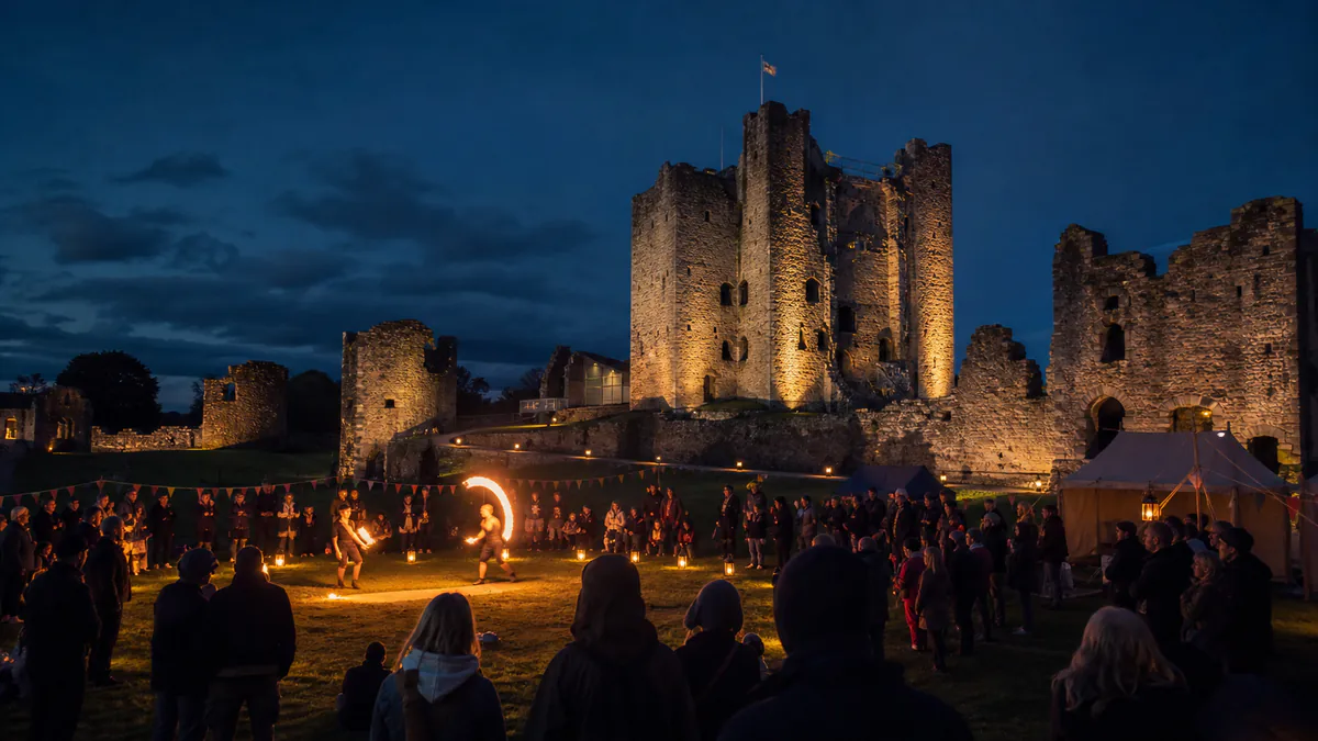 Espectáculo nocturno ilustrativo frente a un castillo medieval