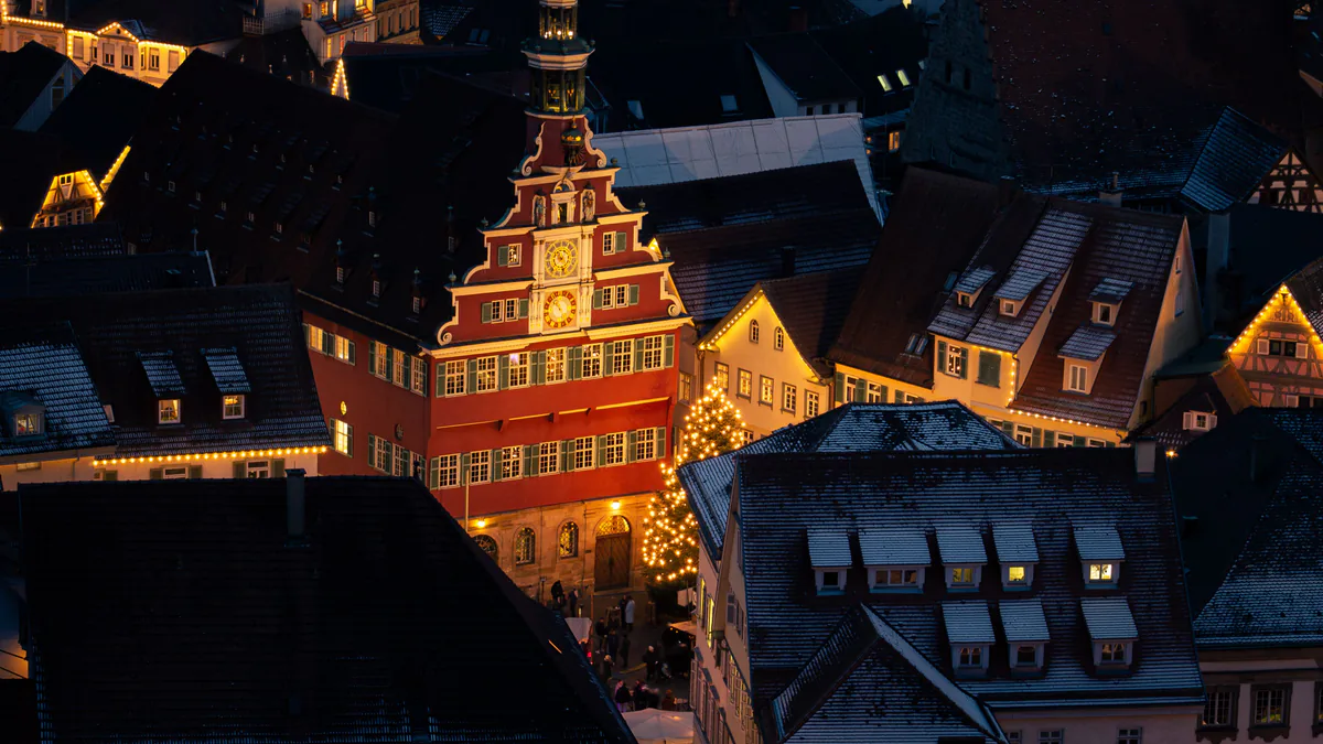 Centro histórico de Esslingen iluminado por Navidad