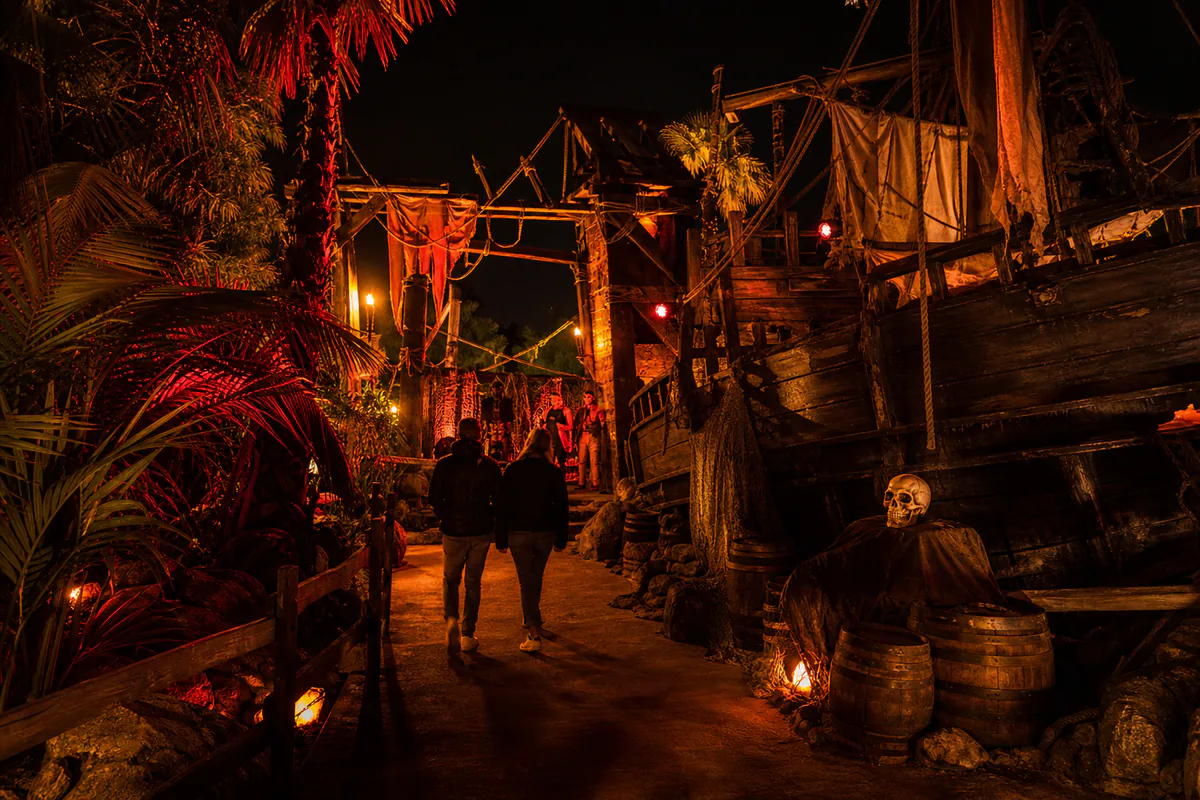 Recreación de un pasaje pirata de terror en PortAventura durante Halloween