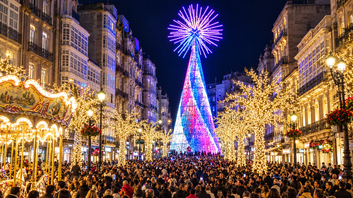 Recreación del centro de Vigo iluminado en Navidad con un gran árbol de luces